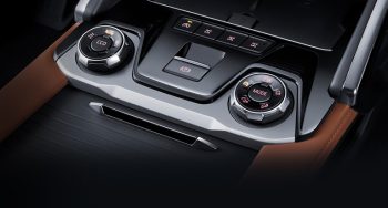 Maxus D90 Max Petrol 2.0T 8AT 4WD 7-Seat  Exective Luxury 2025